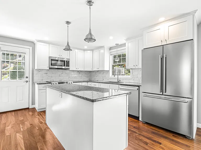 38 Idora Ave — Photo 13