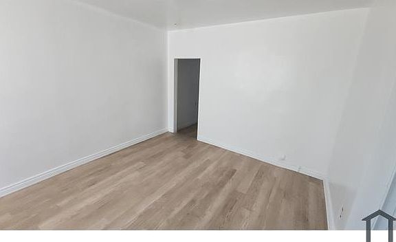 5th image of 10420 S Broadway