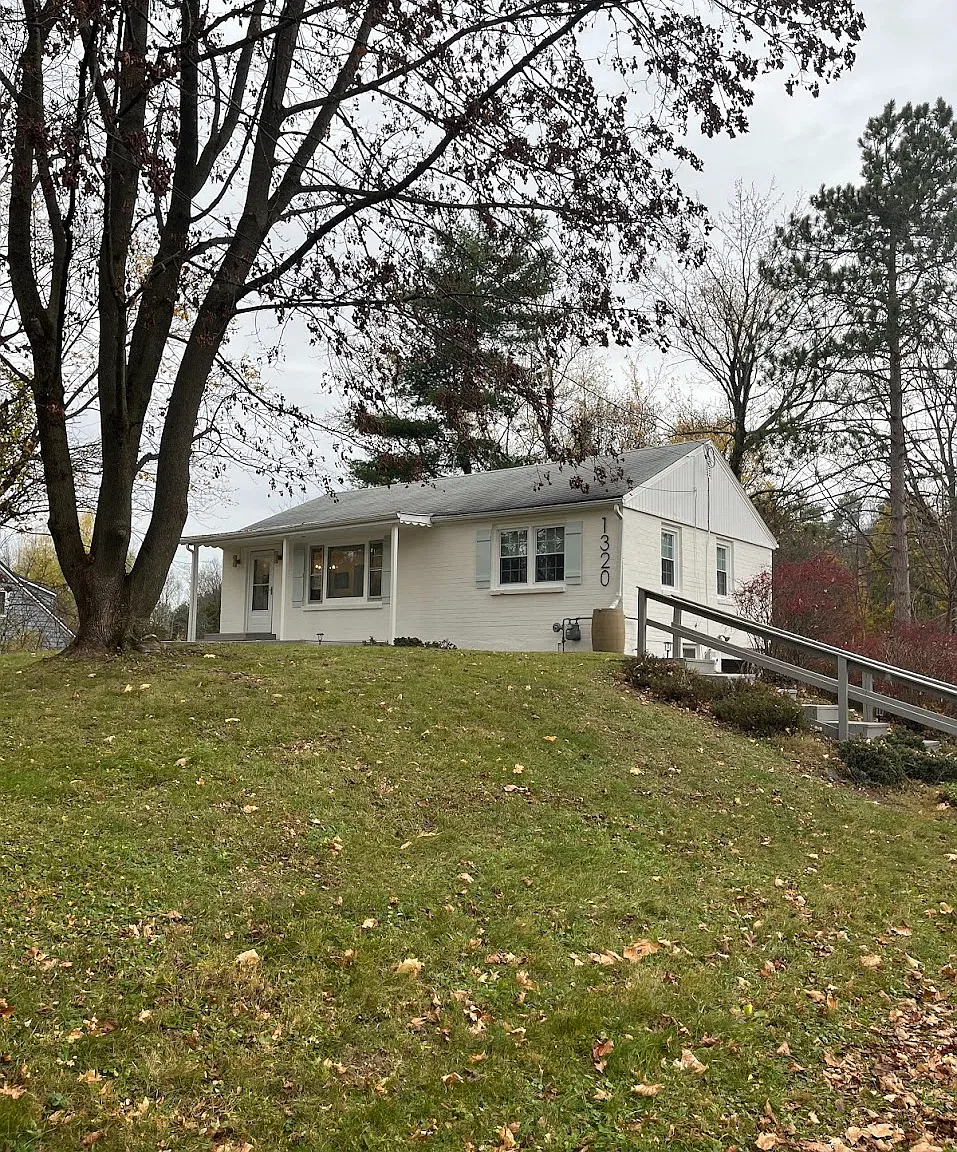 3 bed, 1104 sqft, $2,500 — Photo 3