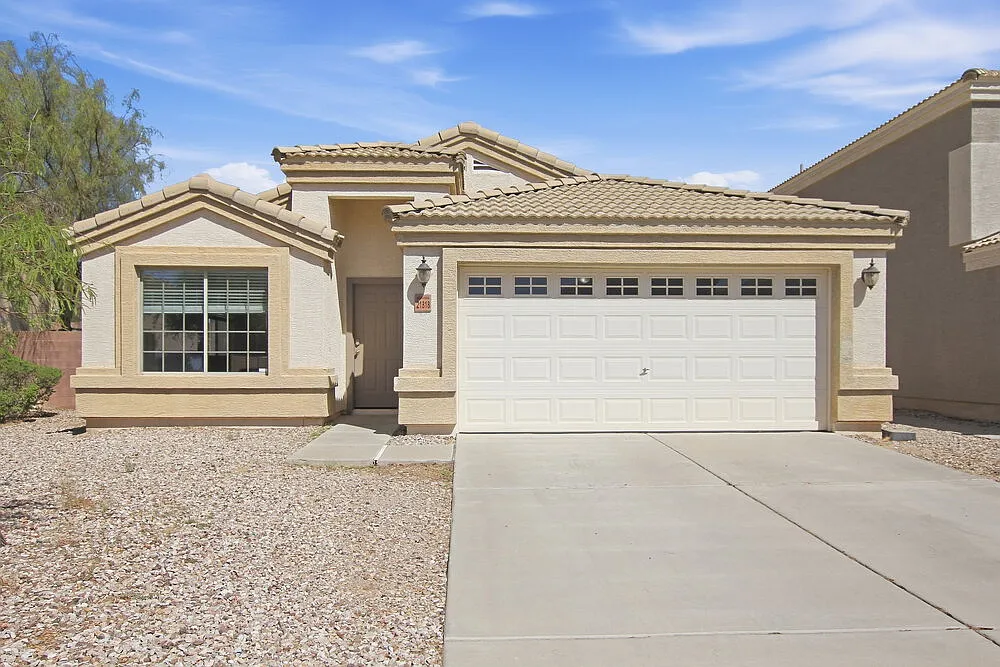 3 bed, 2.0 bath, 1681 sqft, $1,750 — Photo 1