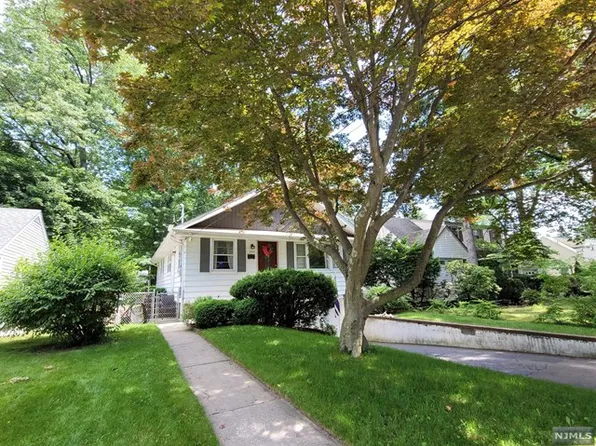 795 Berkley St, New Milford, NJ 07646