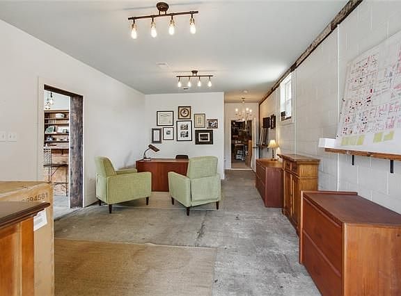 3rd image of 1039 Teche St