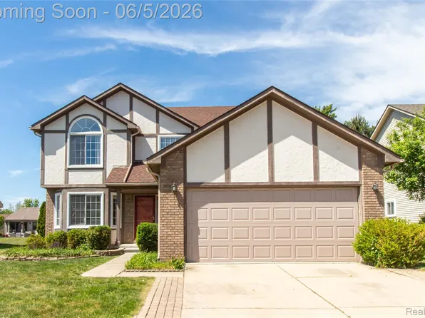 141 Woodslee Dr, Troy, MI 48083