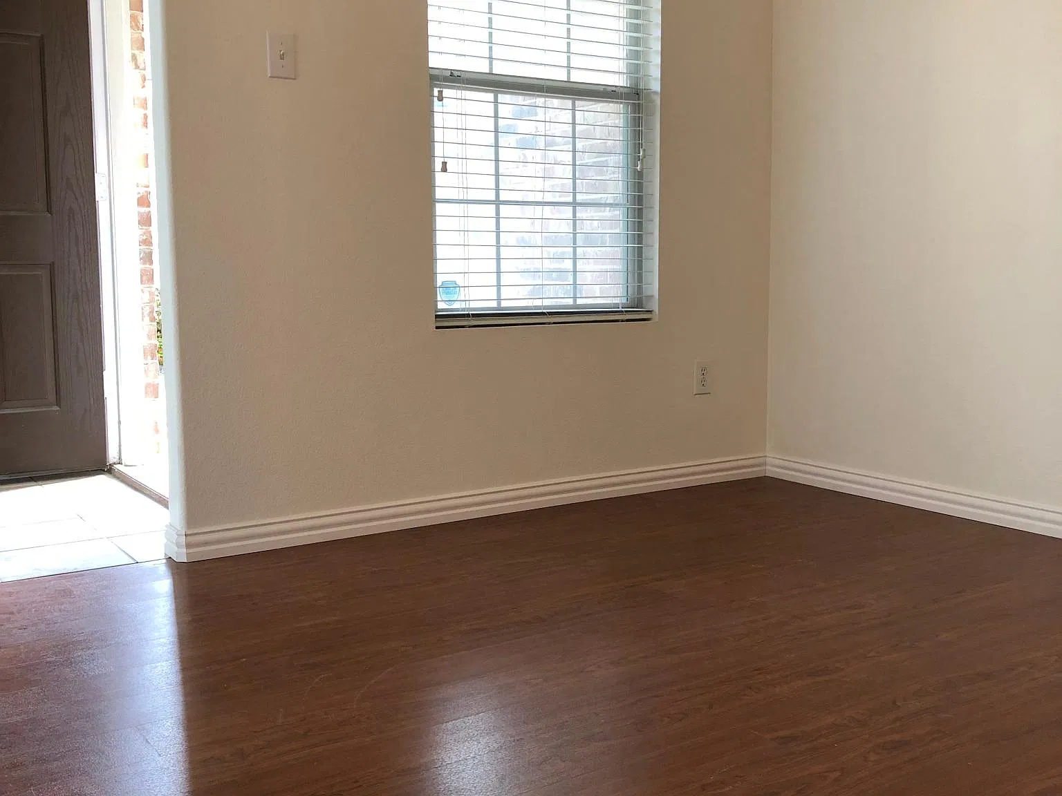 3 bed, 2.5 bath, 1940 sqft, $2,399 — Photo 4
