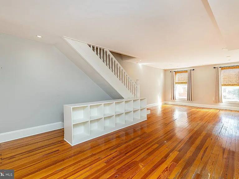 7 N Loudoun St #1/2 — Photo 3