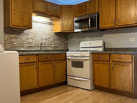 3rd image of 2844 N Avers Ave