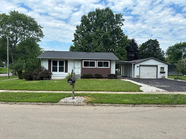 1302 Pinehurst Dr, Bloomington, IL 61704