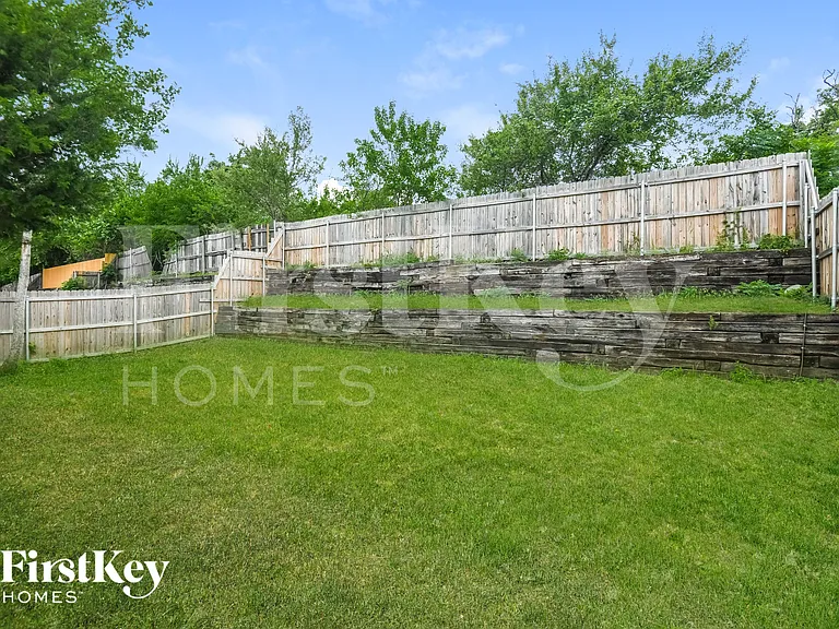 2529 Rivers Edge Dr — Photo 16
