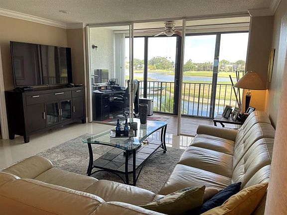 3rd image of 4539 Luxemburg Ct APT 202