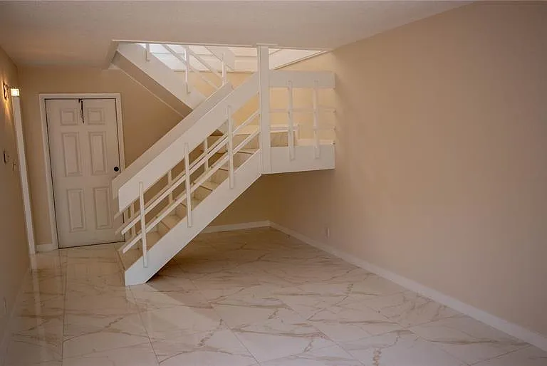 316 Sunshine Dr — Photo 4