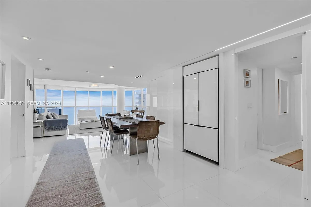 Building Photo - 6301 Collins Ave #2103