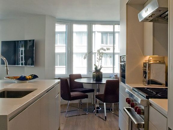 5th image of 295 Greenwich St APT 6H