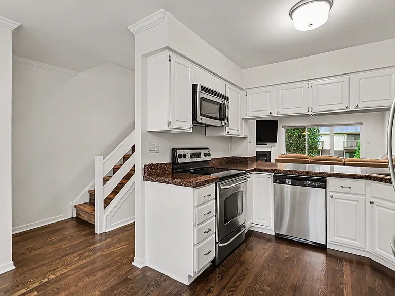 204 Cheswold Ct — Photo 17