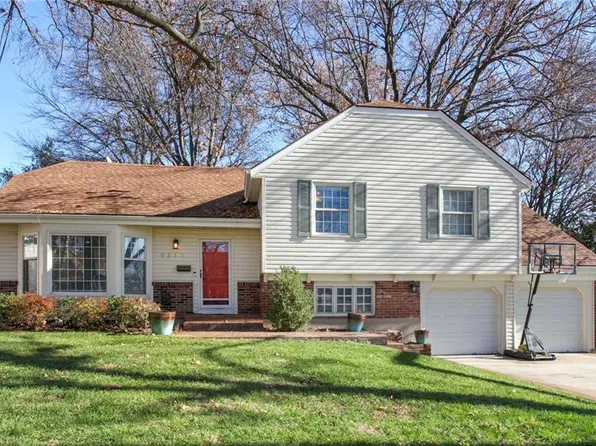 9311 Dearborn St, Overland Park, KS 66207