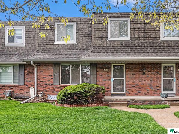 2318 Benson Gardens Blvd, Omaha, NE 68134
