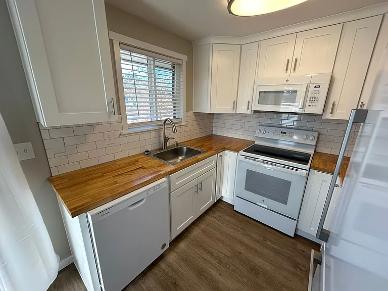 323 East Wabash Avenue — Photo 32