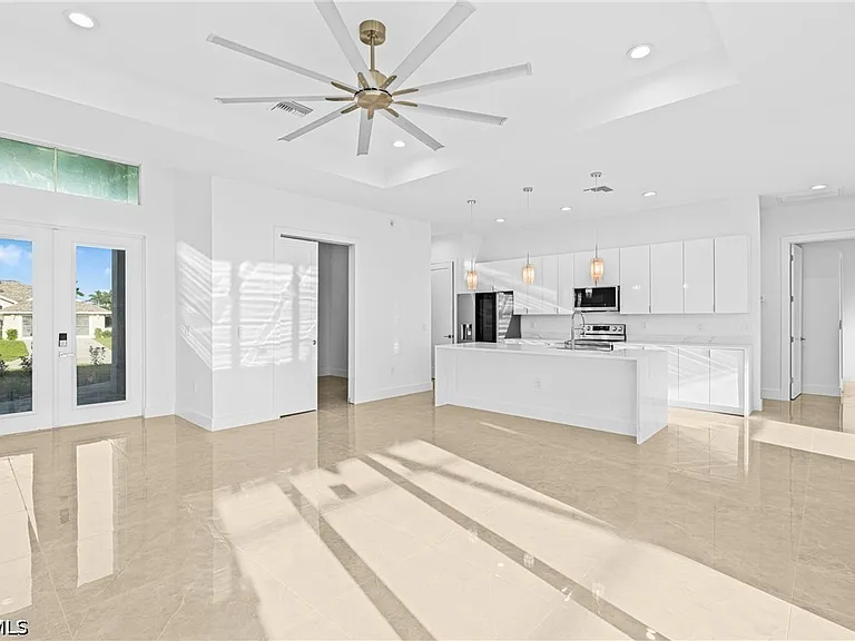 821 NW 37th Pl — Photo 9