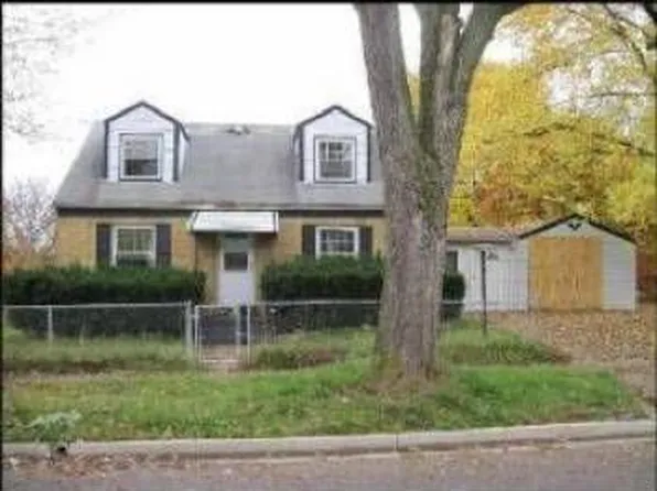 913 Flossmoor Ave, Waukegan, IL 60085