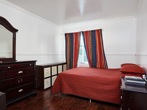 5th image of 2215 Elliott St
