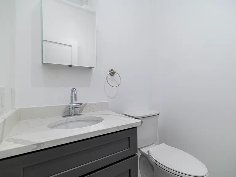 1911 Summer St #3 — Photo 7