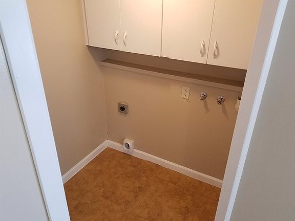 5th image of 5565 E Garland Ave