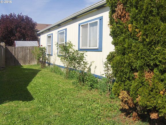 4th image of 3873 Willamette Ave SE
