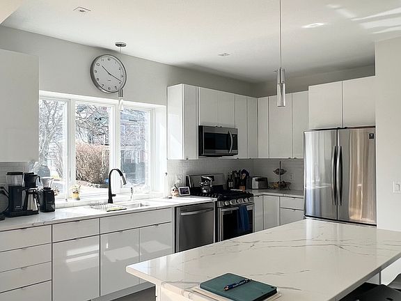 2nd image of 168 Elmgrove Ave Floor 1