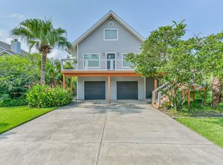 208 Baywood St, Shoreacres, TX 77571