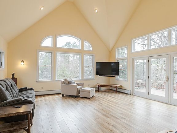3rd image of 147 Pleasant View Lane