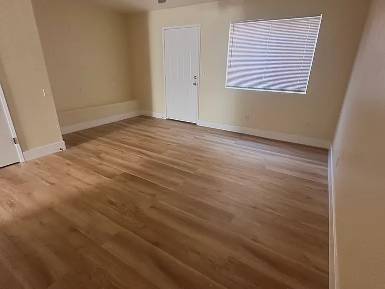 481 W Commercial Ave — Photo 11
