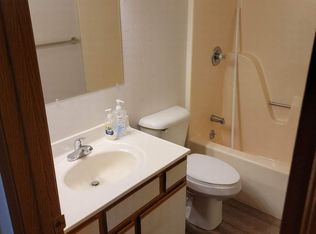 128 Kayle Dr, Manchester, IA 52057