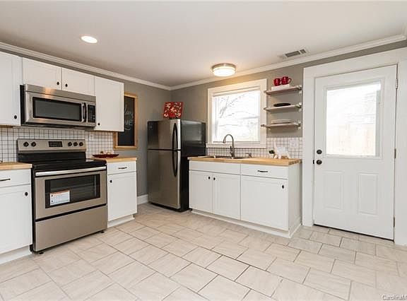 4th image of 1369 Melviney St