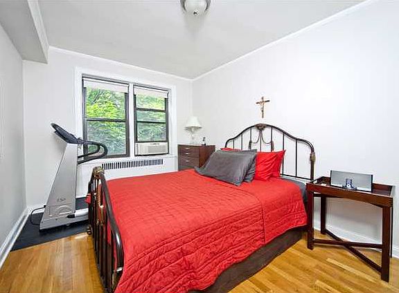5th image of 3017 Riverdale Ave APT 6G