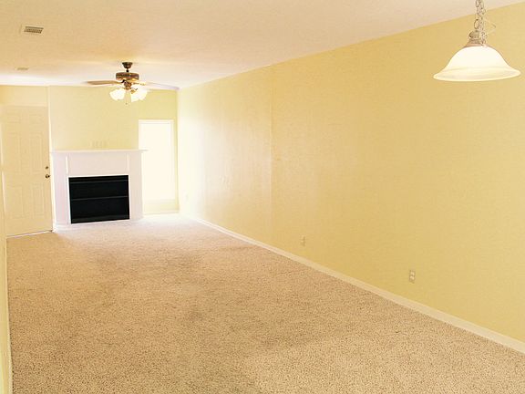 3rd image of 849 Crockett St