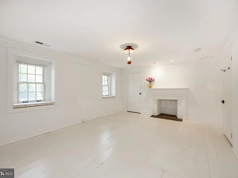 609 W Lincoln Hwy — Photo 29