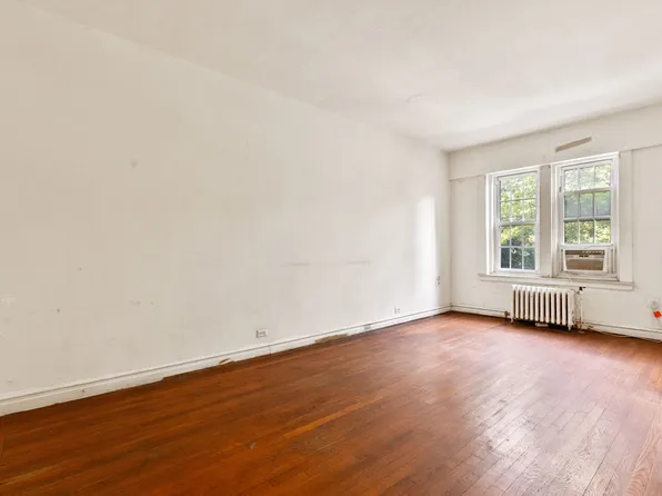 525 West 238th Street image 22 of 30