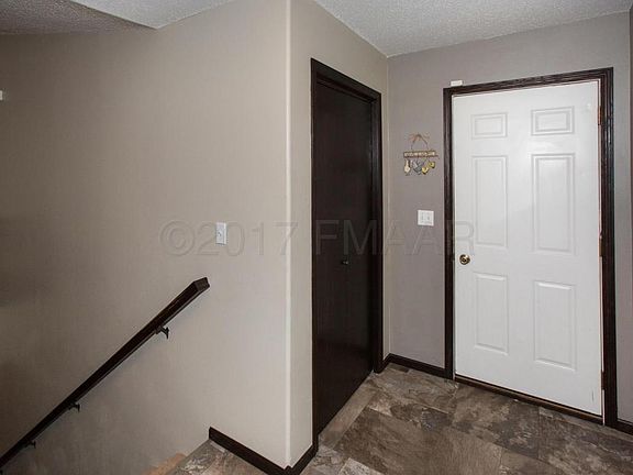 4th image of 916 16th Ave W
