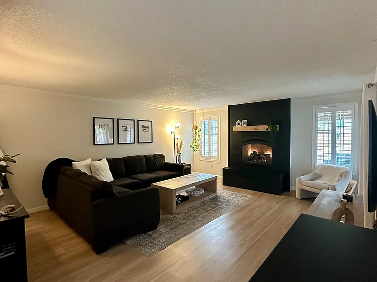 1016 Leonard St — Photo 6