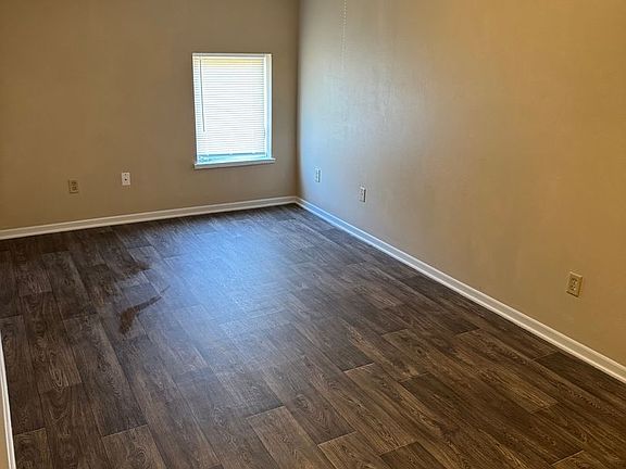 3rd image of 205 Broadway St S
