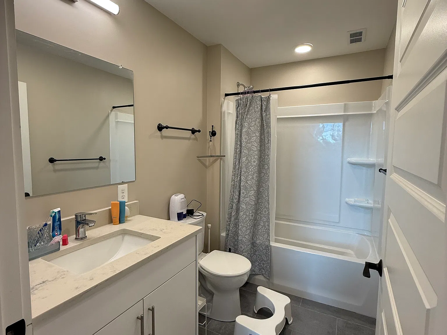 2 bed, 730 sqft, $2,800 — Photo 3