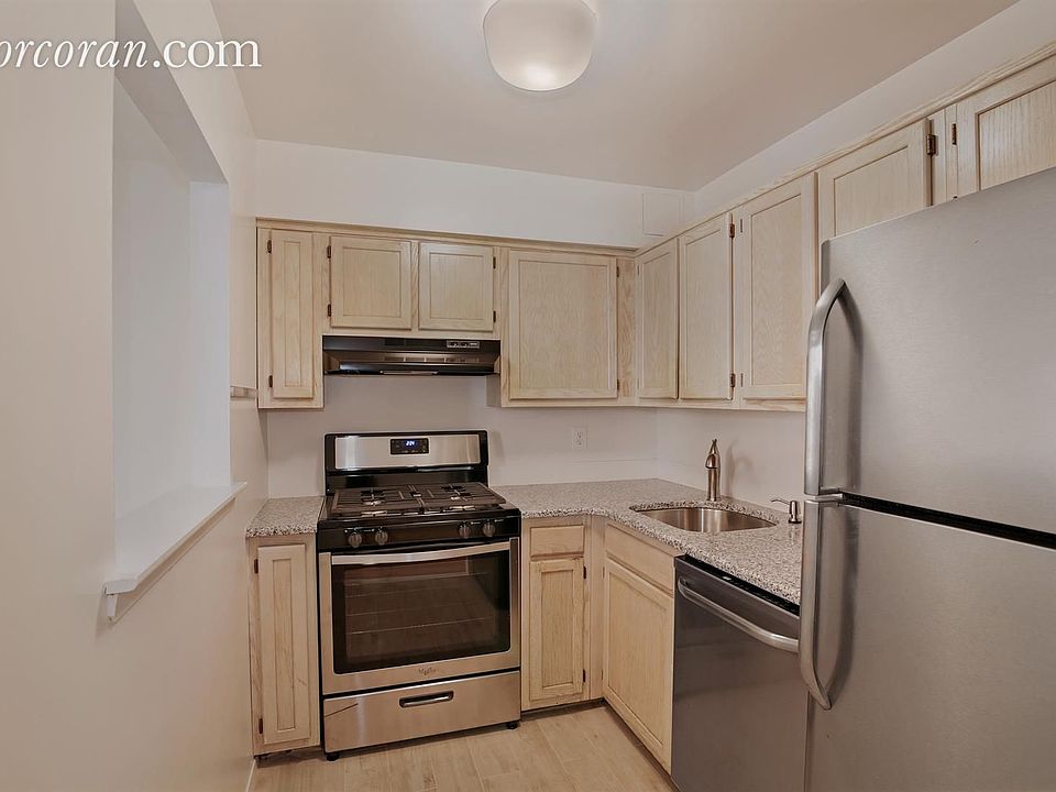 2nd image of 410 Cumberland St #2