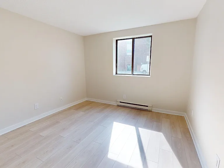 70 Roehampton Ave — Photo 11