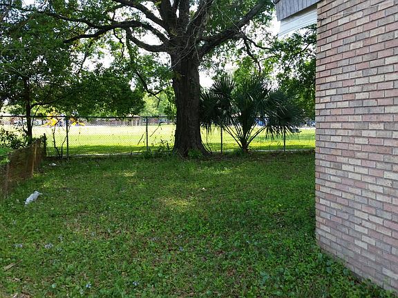 Left side facing schoolyard