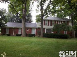 2530 Hounds Chase Dr, Troy, MI 48098