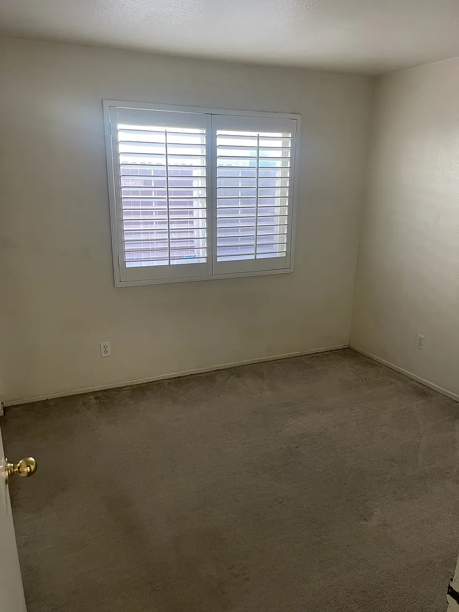Building Photo - 16910 Sorrento Ln