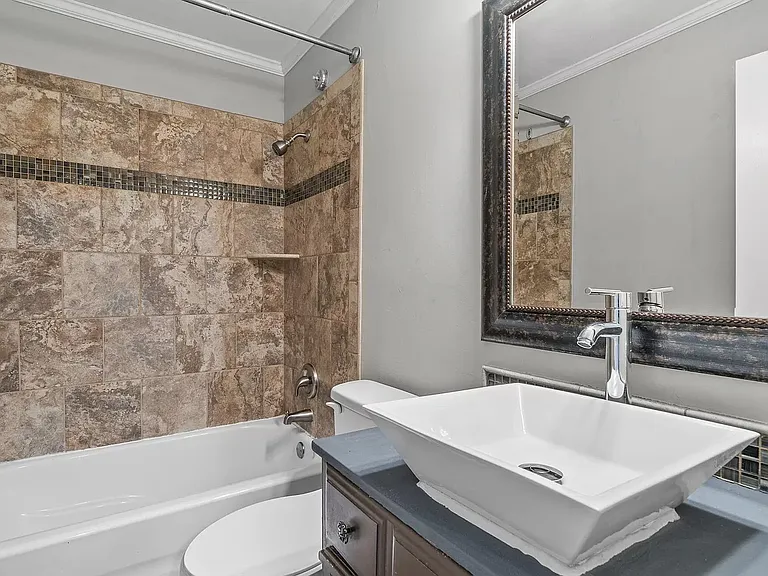631 Bashford Rd — Photo 7