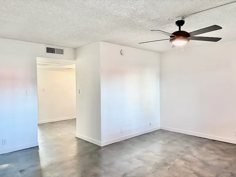 15 Melrose — Photo 46