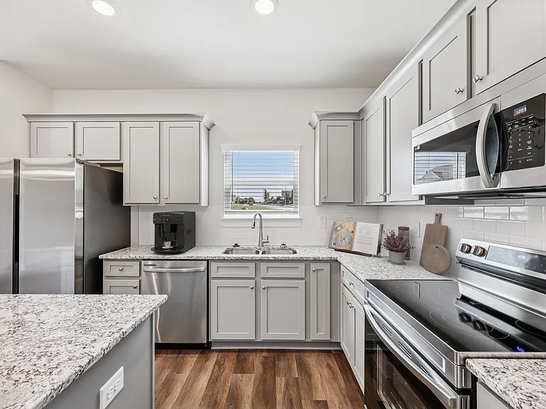 Another view of the full kitchen