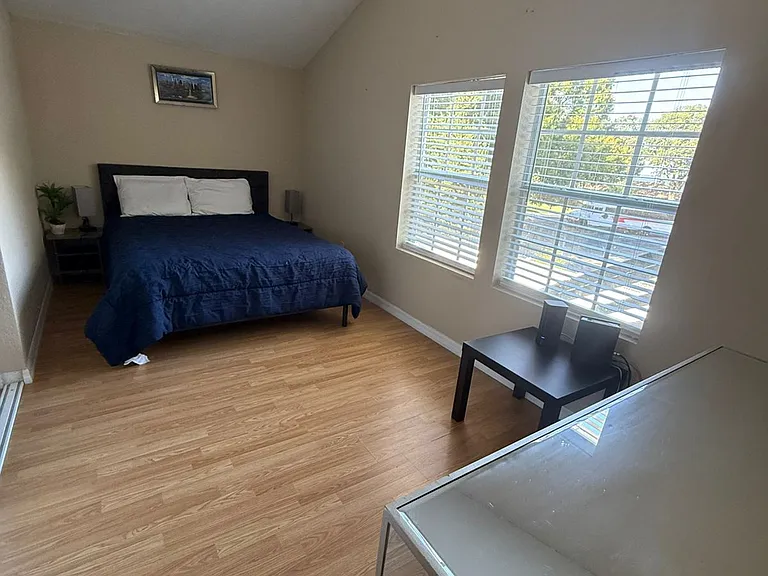 1322 E Memorial Blvd #1 — Photo 5