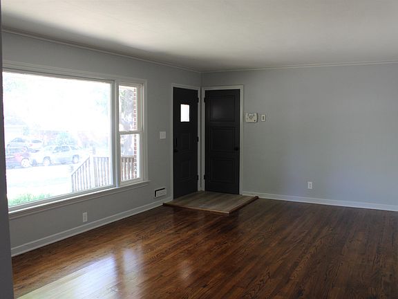 2nd image of 2715 Oak Grove Ln
